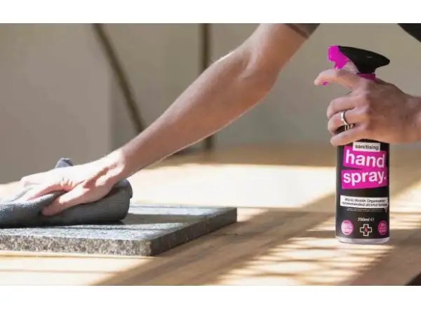 Muc Off Sanitising Hand Spray antibakteriální sprej na ruce 500 ml