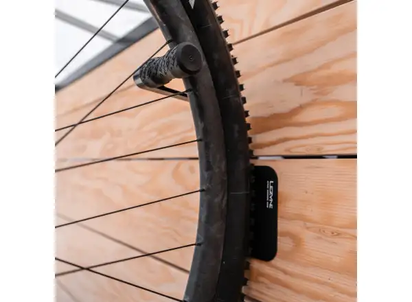 Lezyne CNC Alloy Wheel Hook nástěnný držák na kolo black