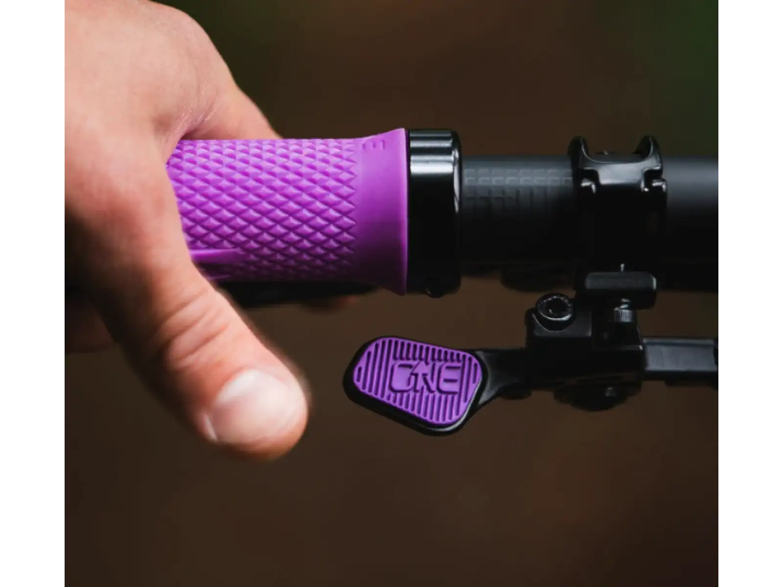 OneUp Components grip páčky sedlovky V3