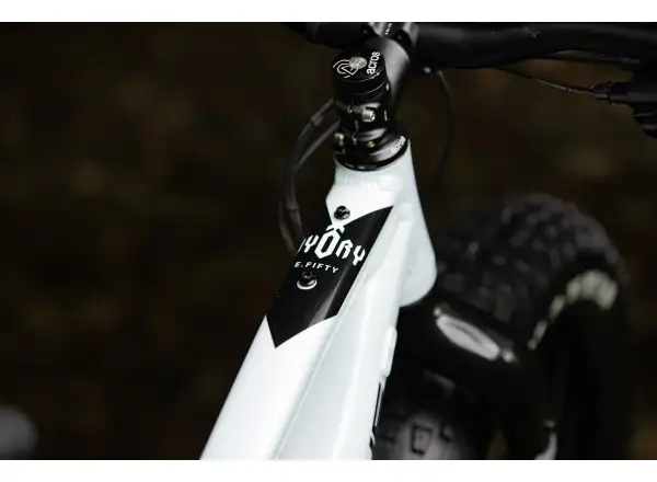 Rock Machine VYÖRY e50 S fatbike elektrokolo Gloss White/Black VZOREK