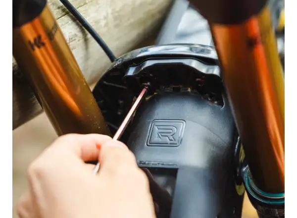 RRP ProGuard Mini Bolt On V2 přední blatník černá