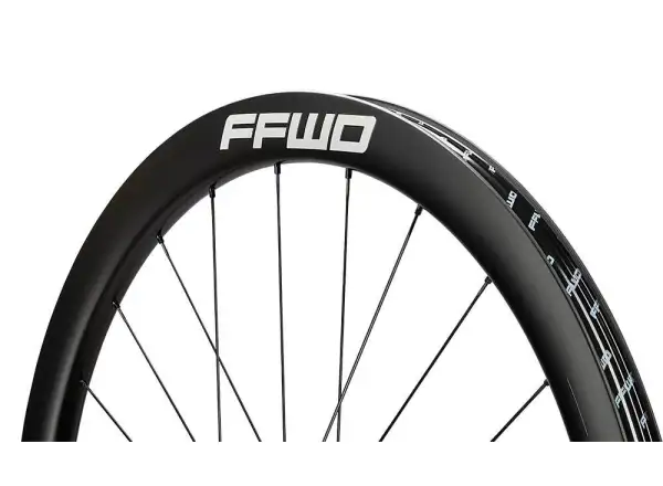 FFWD RYOT44 V2 FFWD N/Gage 2:1 silniční zapletená kola White