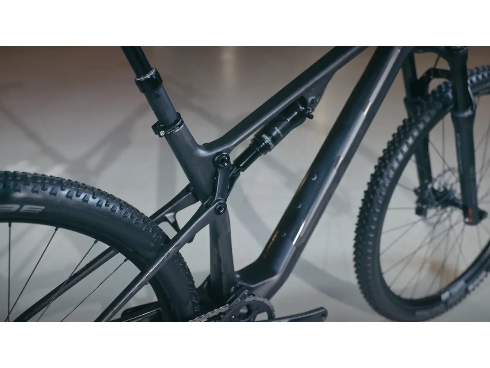 Superior XF 979 RC horské kolo Matte Carbon/Stealth Chrome