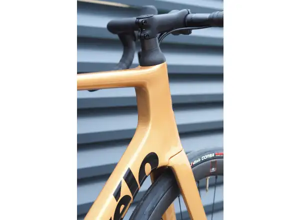 Cervélo Soloist Force eTap AXS silniční kolo gold dust