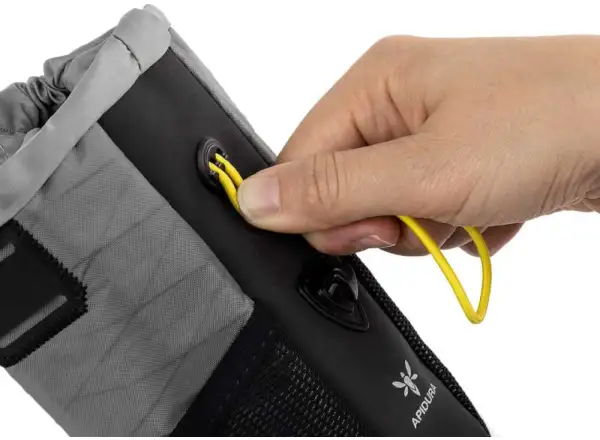 Apidura backcountry food pouch kapsa se síťkou na řidítka 1,2 l