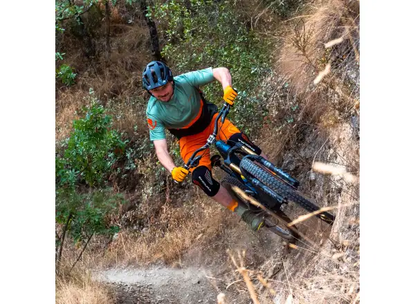 Endura MT500 D30 chrániče kolen černá