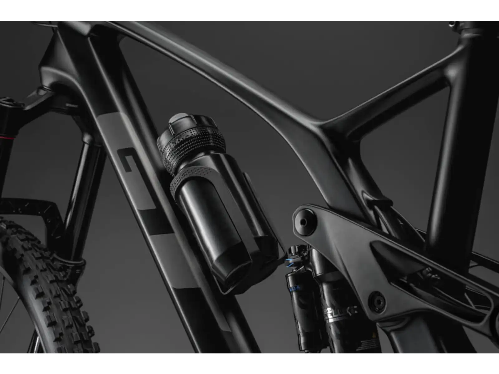 GT Force Carbon Pro DGR horské kolo