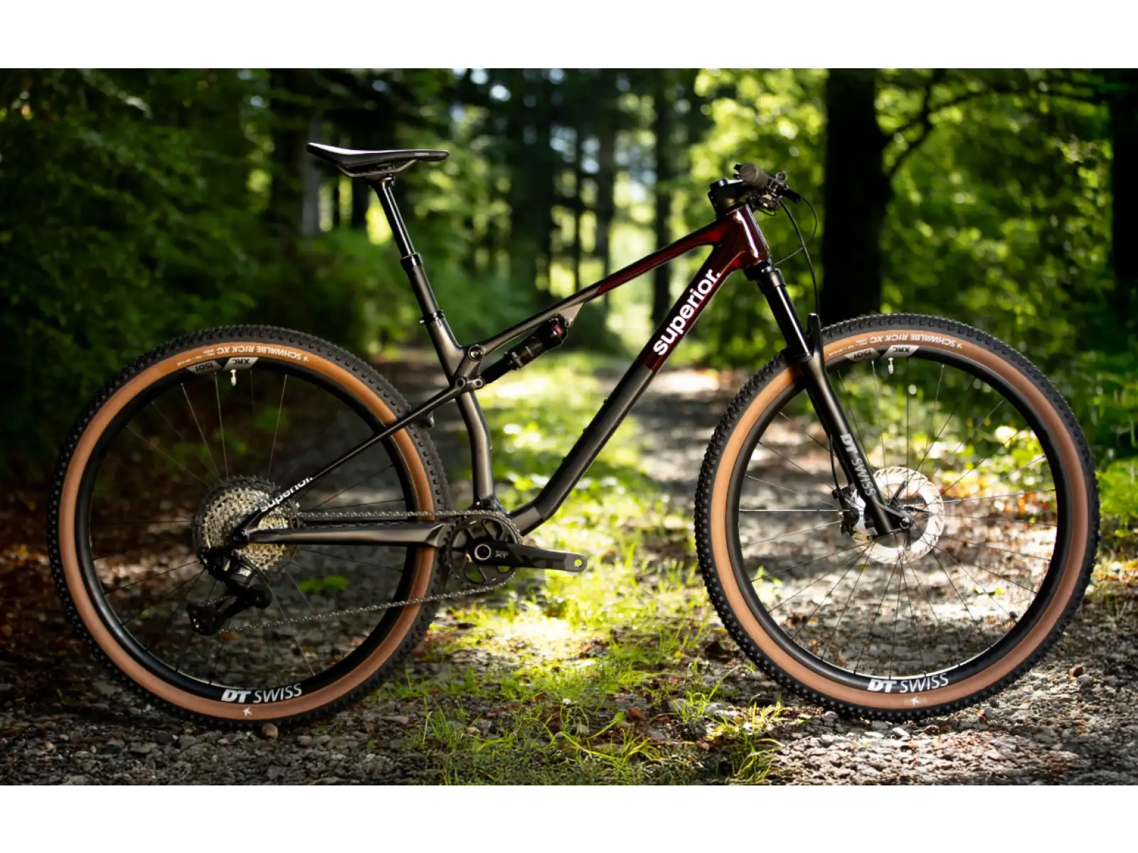 Superior XF 9.6 Team celoodpružené kolo Gloss Carbon/Red Carbon