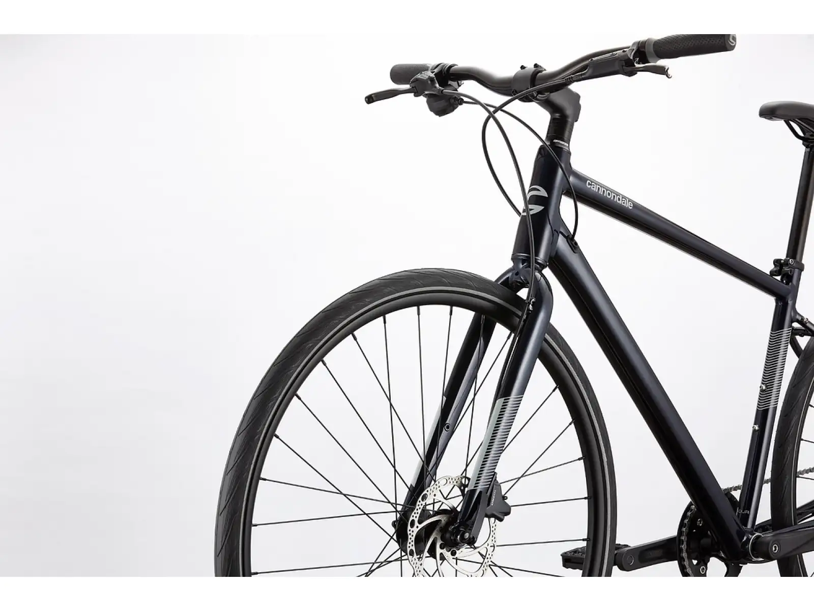 Cannondale Quick 4 trekingové kolo Graphite