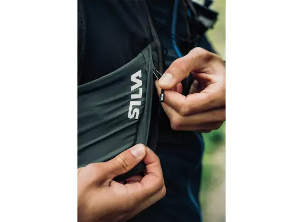 Silva Strive Fly Green běžecká vesta tmavě zelená