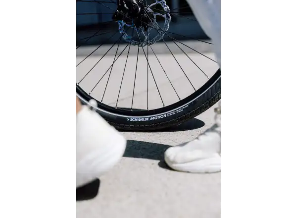 Schwalbe Motion Big Apple E-25 28" trekingový plášť drát Black Reflex