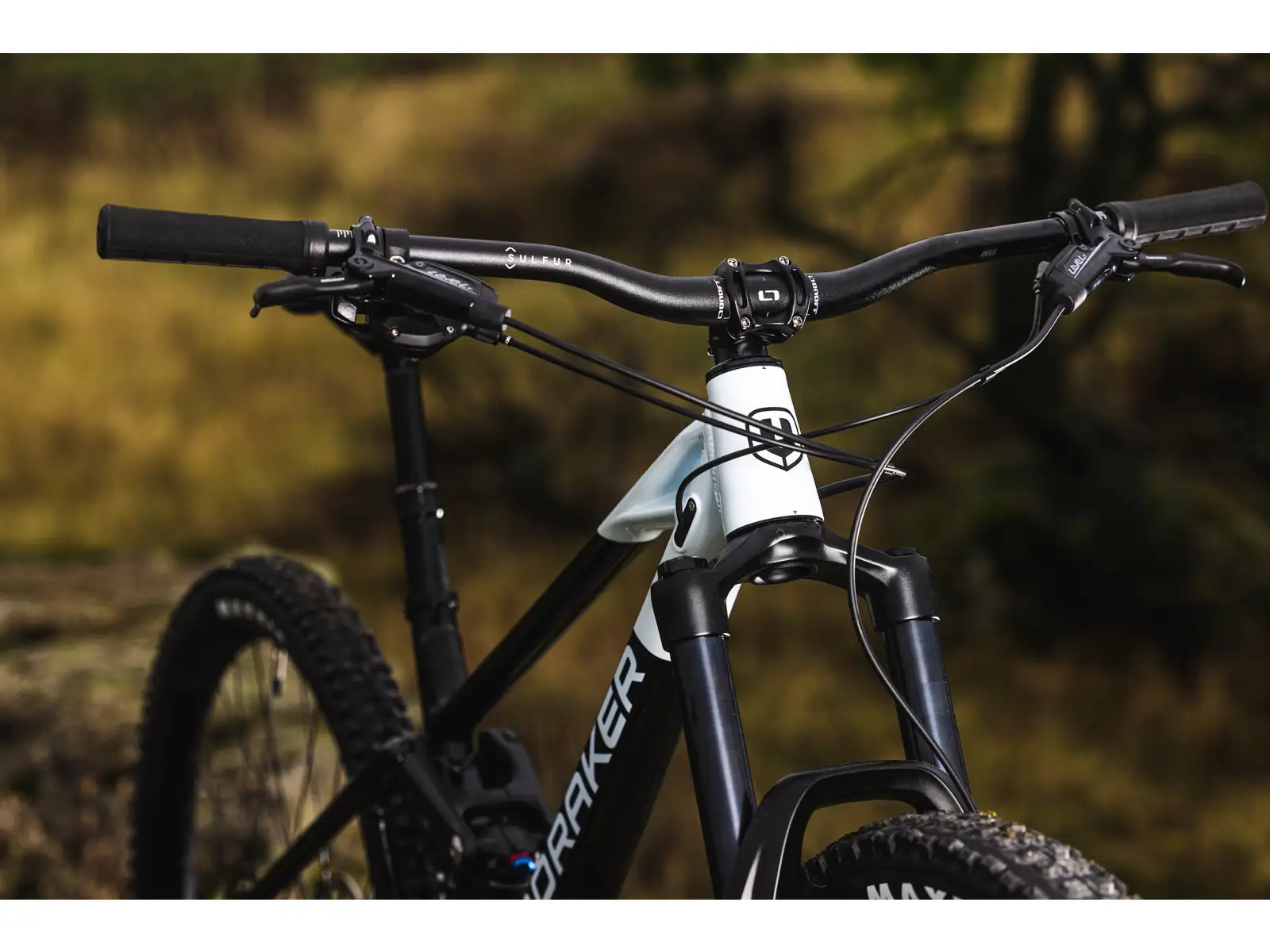 Mondraker Raze celoodpružené kolo black/dirty white