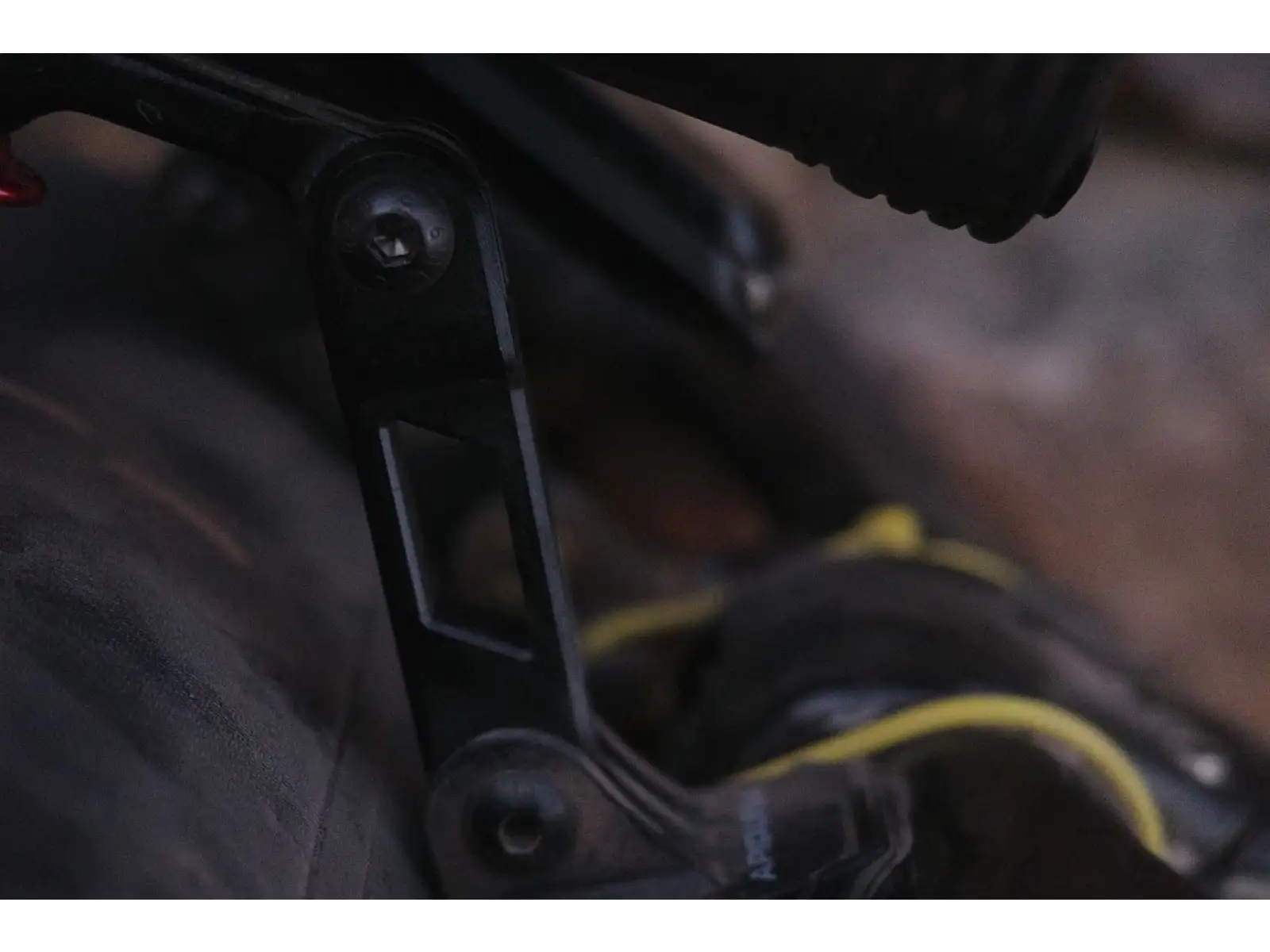 Apidura Expedition Accessory Arm držák světla