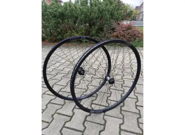 DT GRC LOG 25 Gravel Vypletená kola