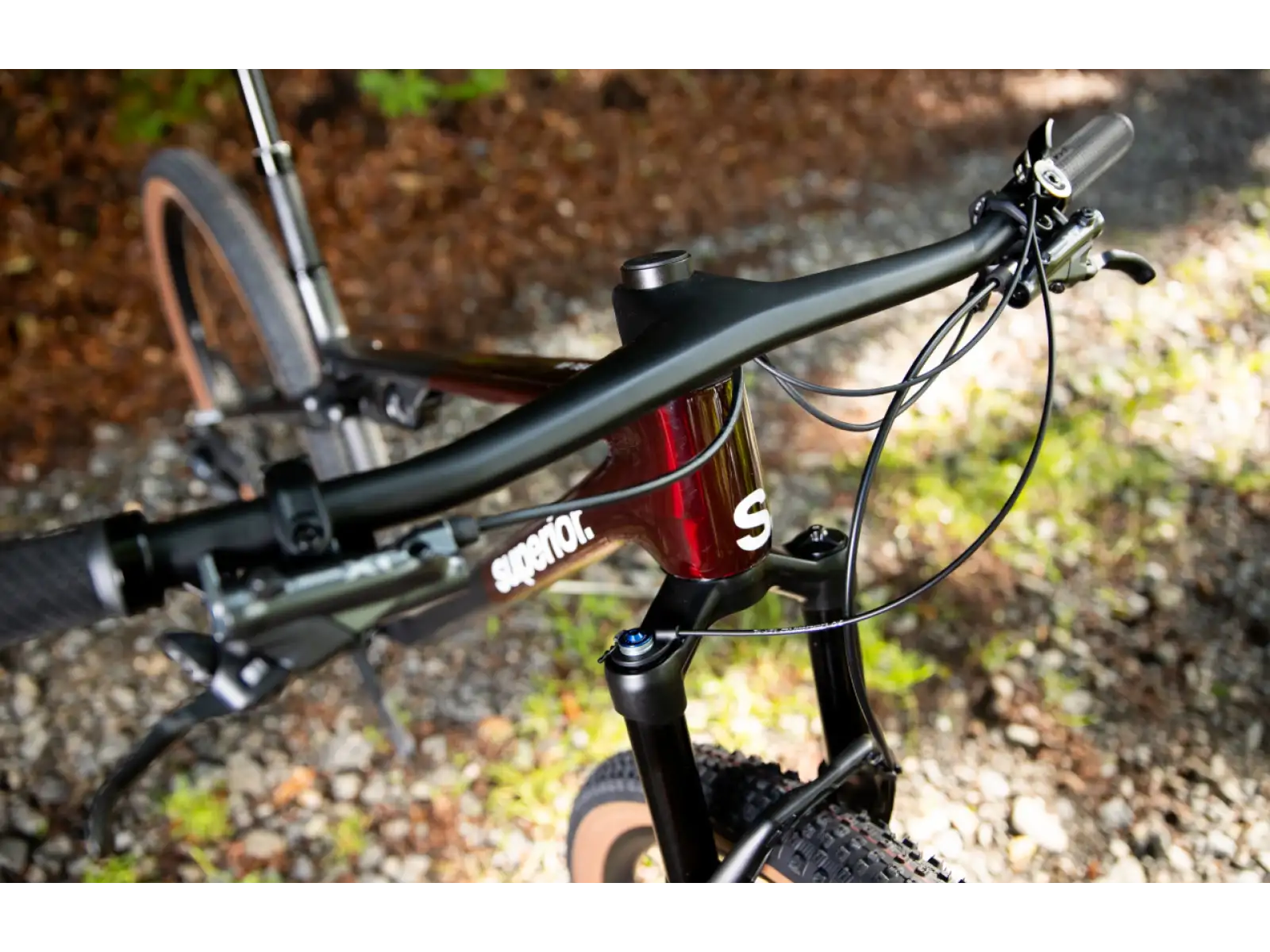 Superior XF 9.6 Team celoodpružené kolo Gloss Carbon/Red Carbon