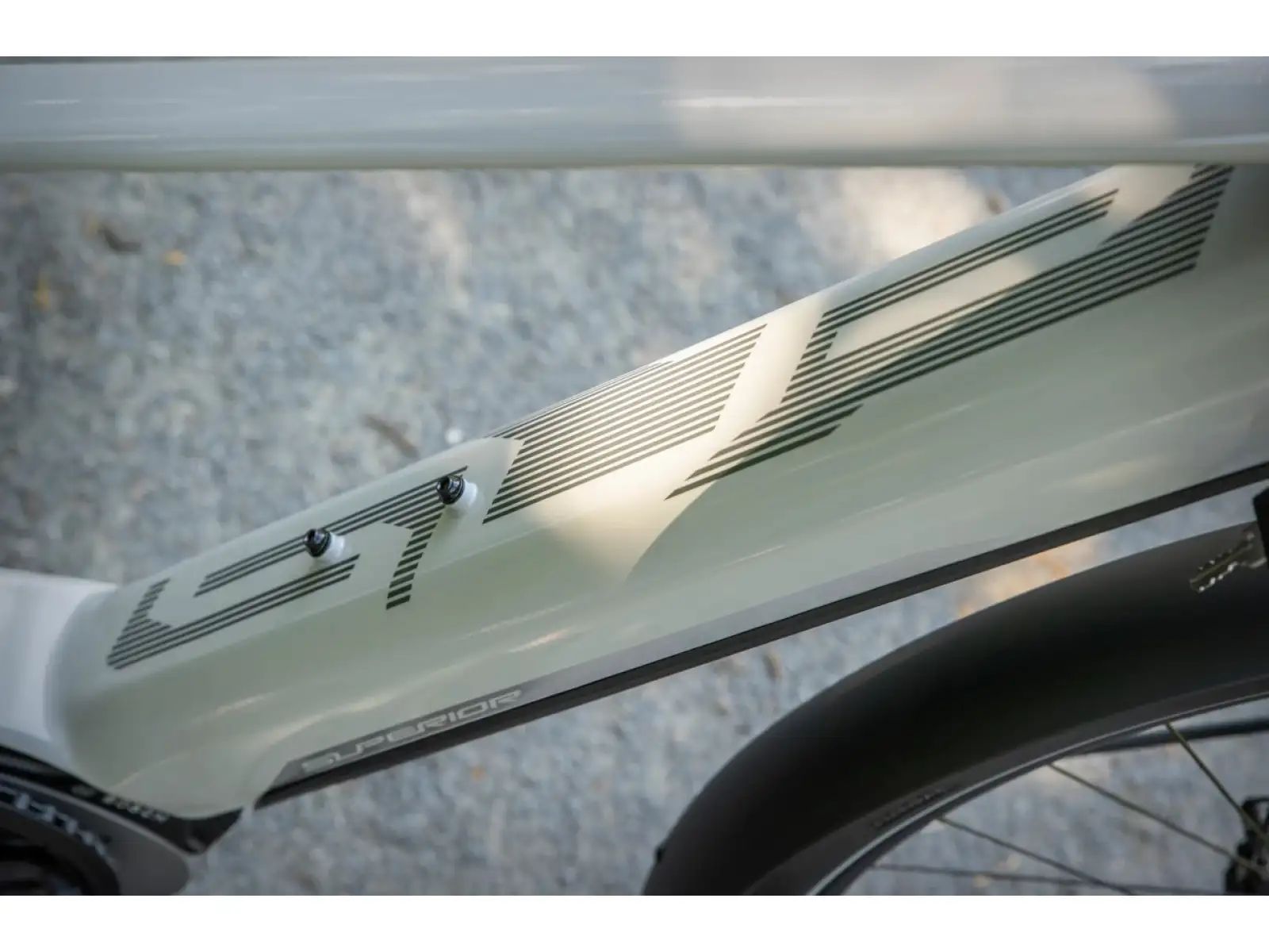 Superior eXR 6050 B Touring trekingové elektrokolo Gloss Gray/Chrome Silver