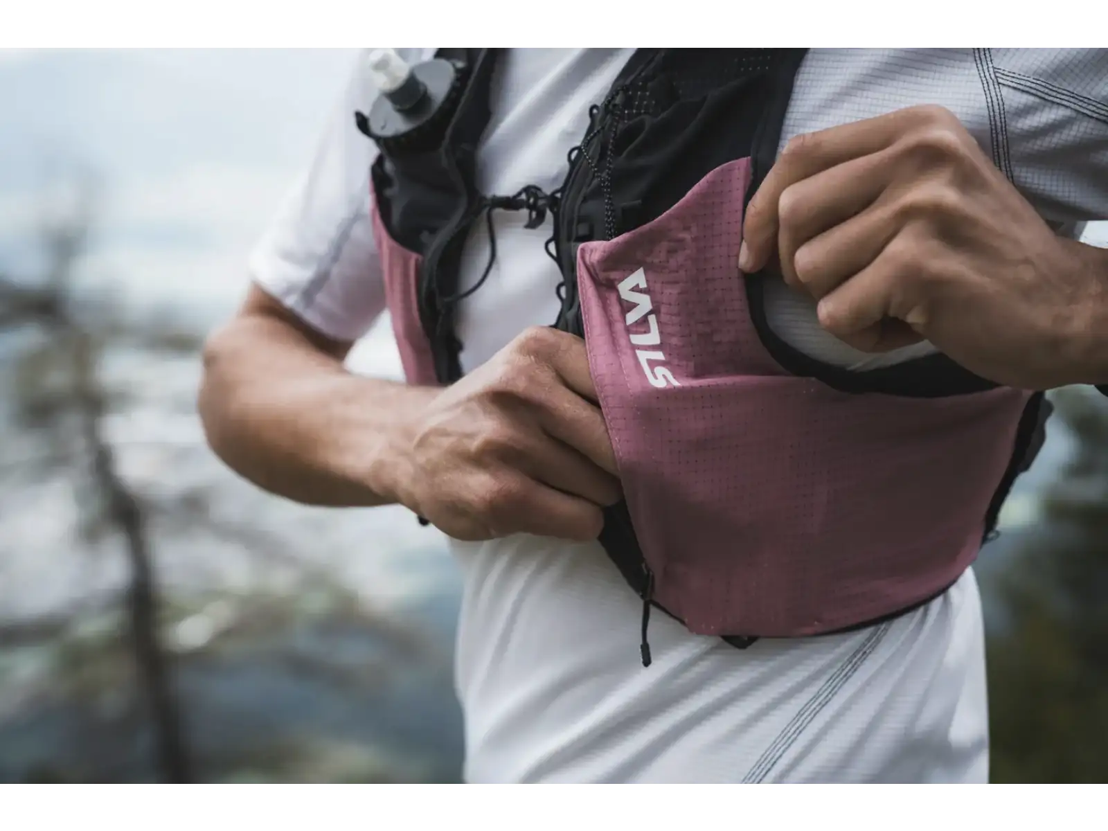 Silva Strive Fly běžecká vesta Black