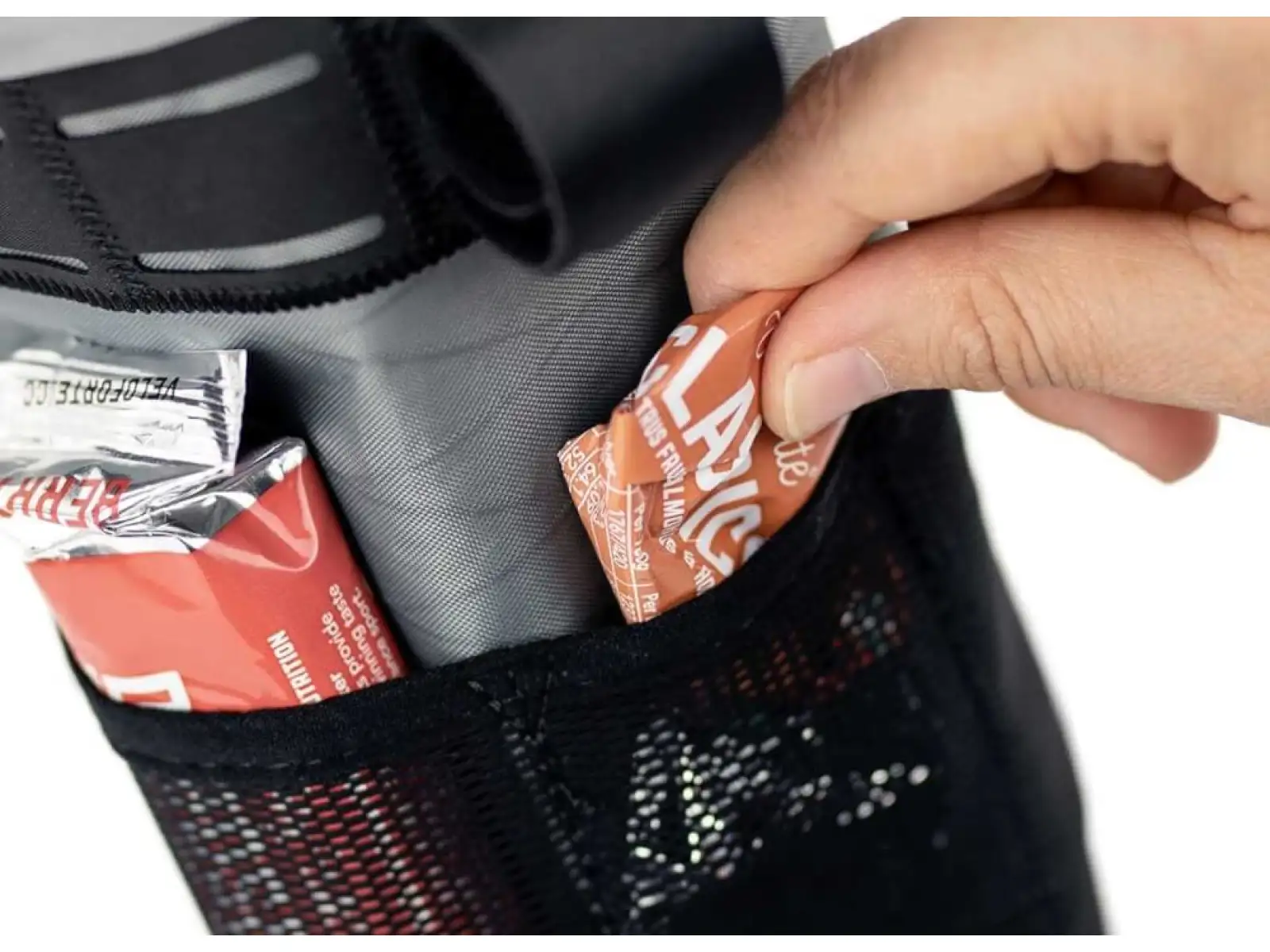 Apidura backcountry food pouch kapsa se síťkou na řidítka 1,2 l