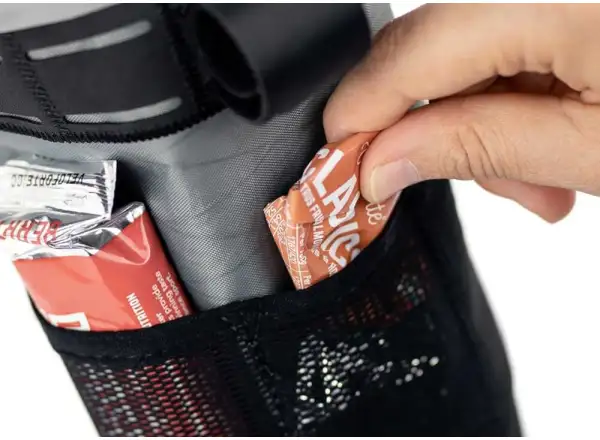 Apidura backcountry food pouch kapsa se síťkou na řidítka 1,2 l