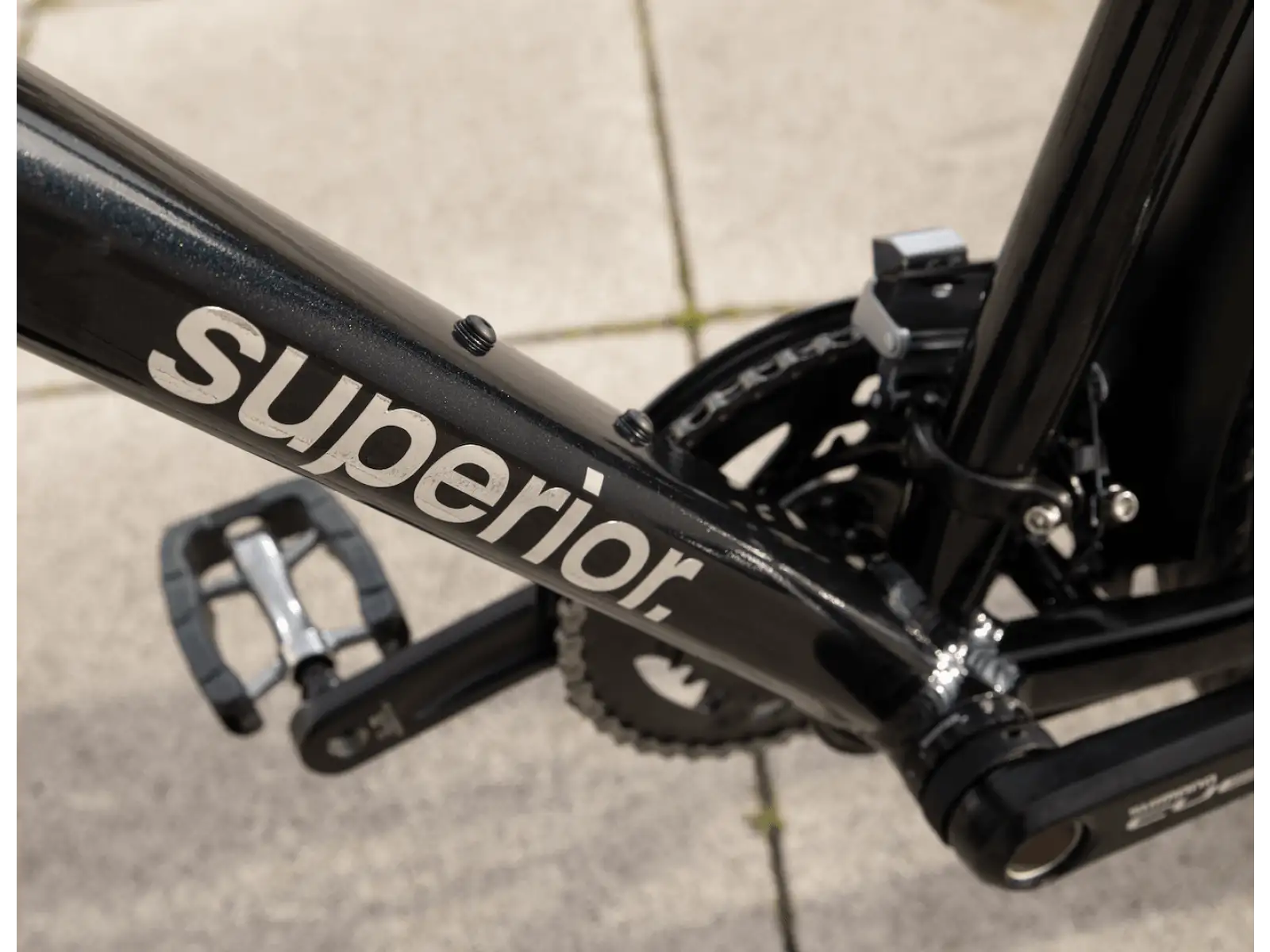 Superior Blox 6.7 T městské kolo Gloss Metallic Black
