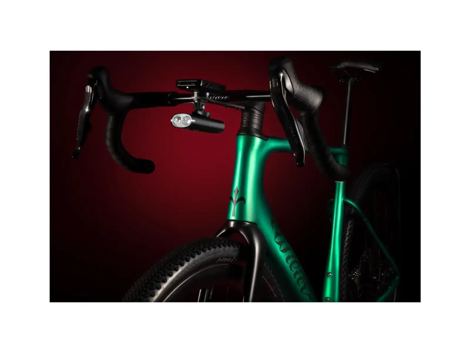 Force Glint  2500 LM USB přední světlo s powerbankou černá
