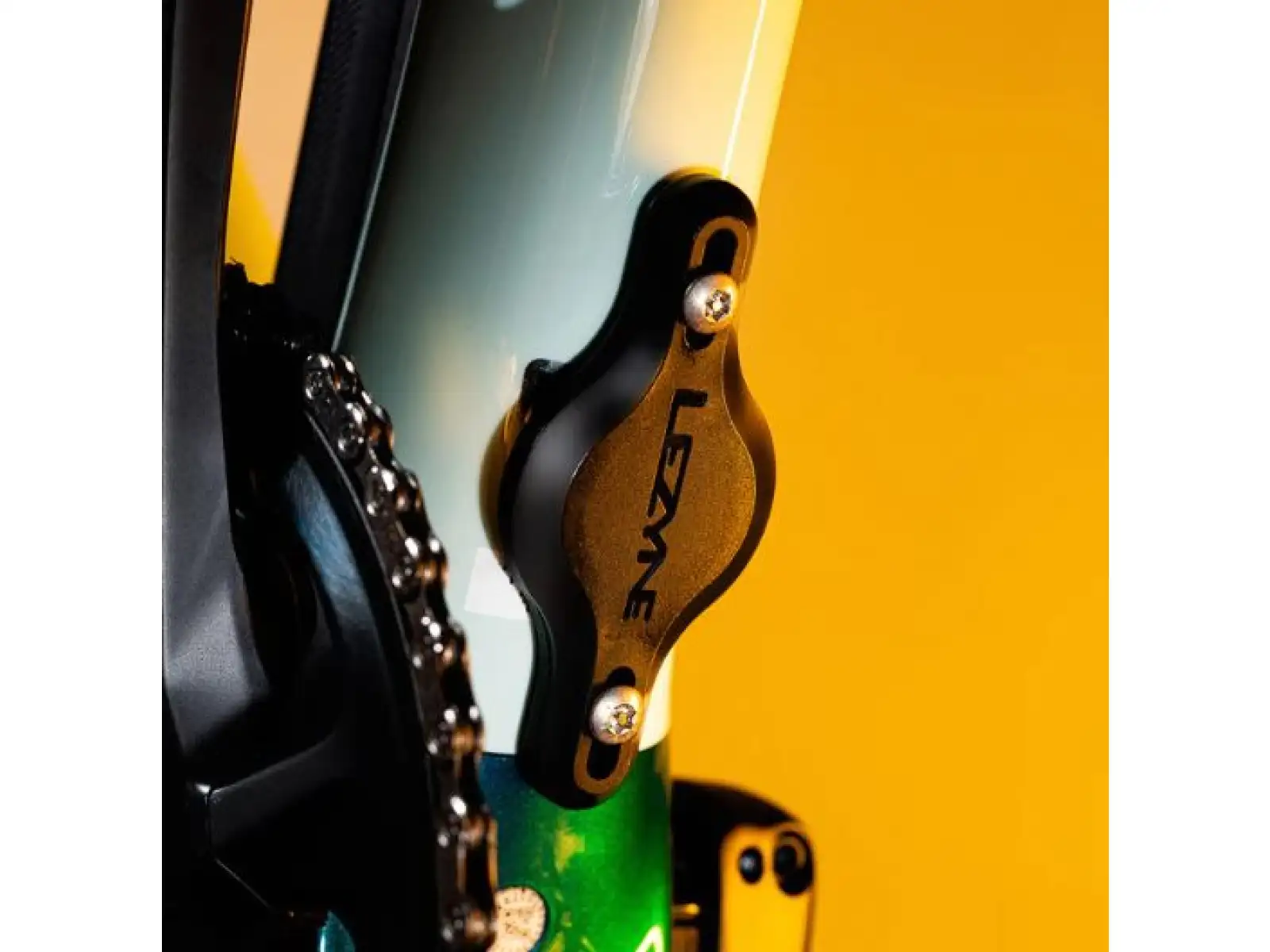 Lezyne Matrix Bike Tagger držák na lokátor Apple AirTag černá