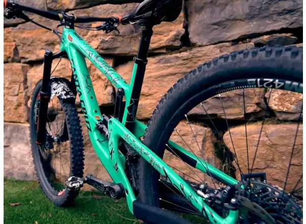 All Mountain Style ochranné polepy na rám Extra Signature Black
