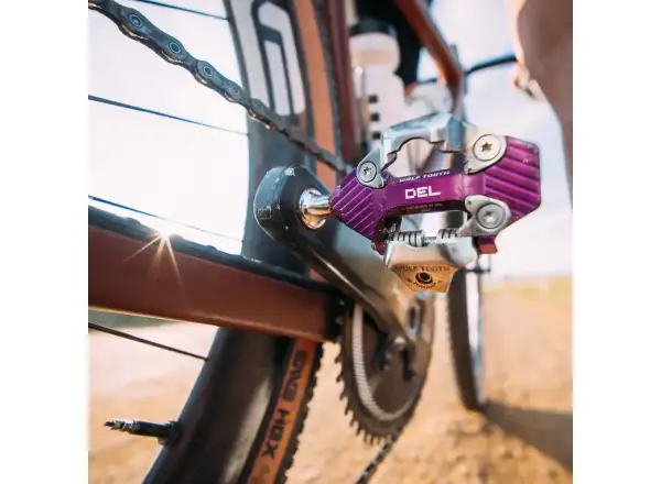 WOLF TOOTH DEL Gravel Race Clipless pedály Ultraviolet Purple