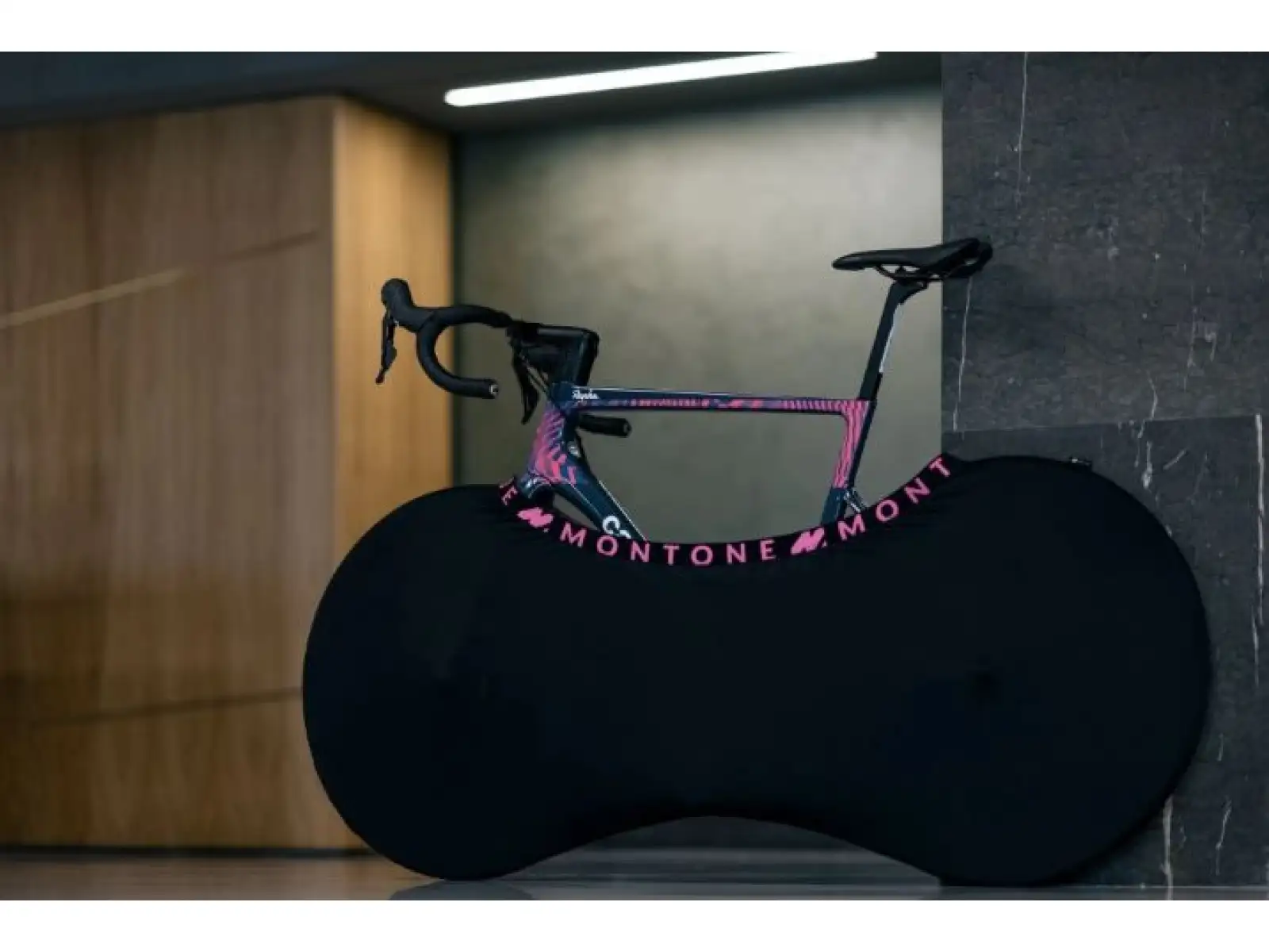 Montone bike mKayak 2.0 obal na kolo pro vnitřní použití černá/růžová