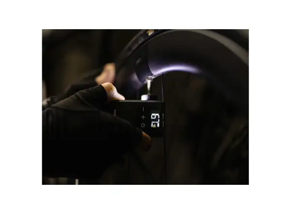Topeak pumpa E-booster Digital Mini