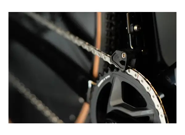 Rock Machine Gravelride CRB 900 AXS gravel kolo Stealth Black VZOREK