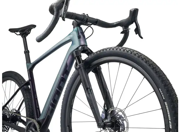 Giant Revolt X Advanced Pro 0 gravel kolo Airglow Black Currant