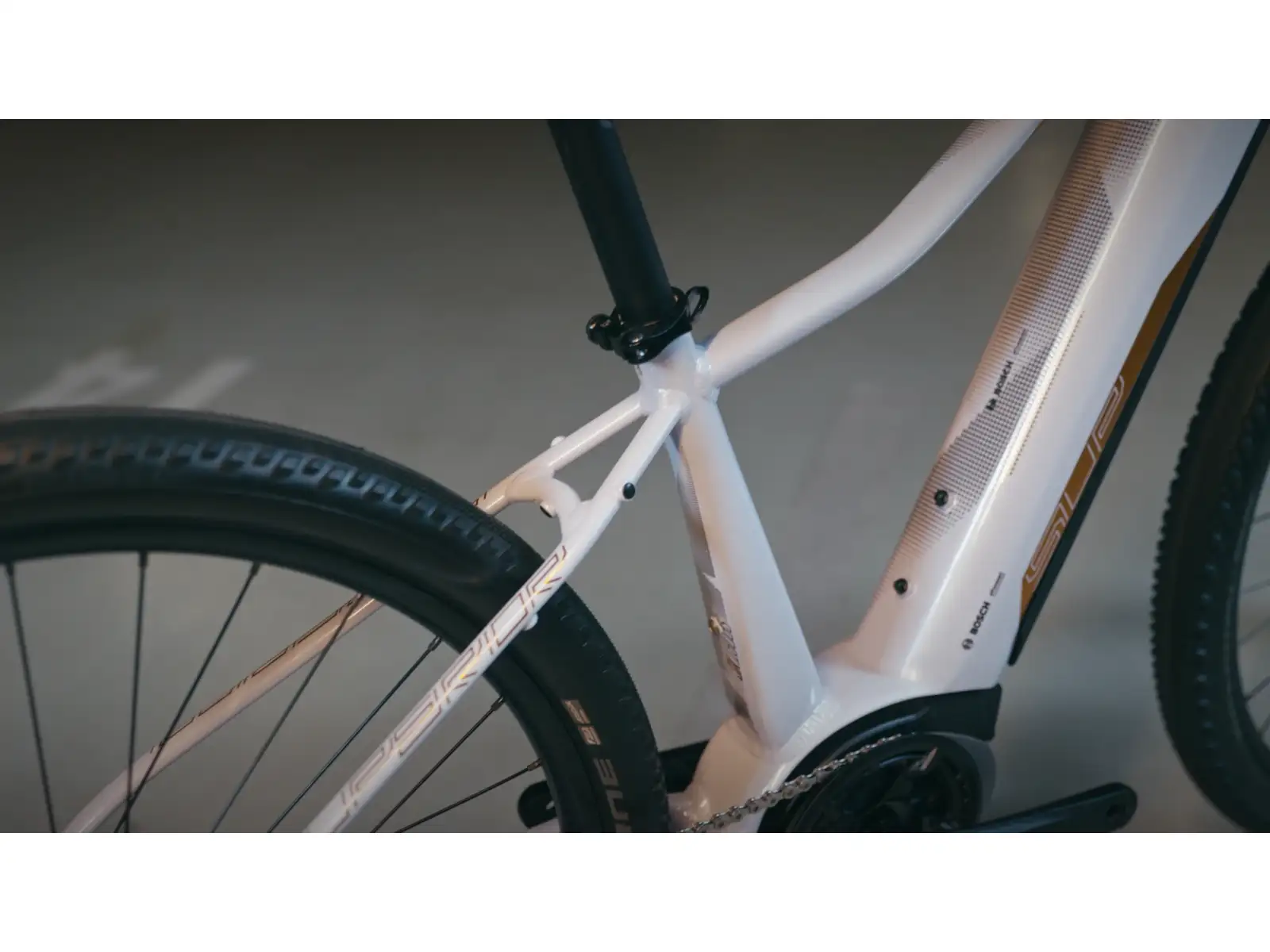 Superior eXC 7019 WB horské elektrokolo Gloss White/Copper