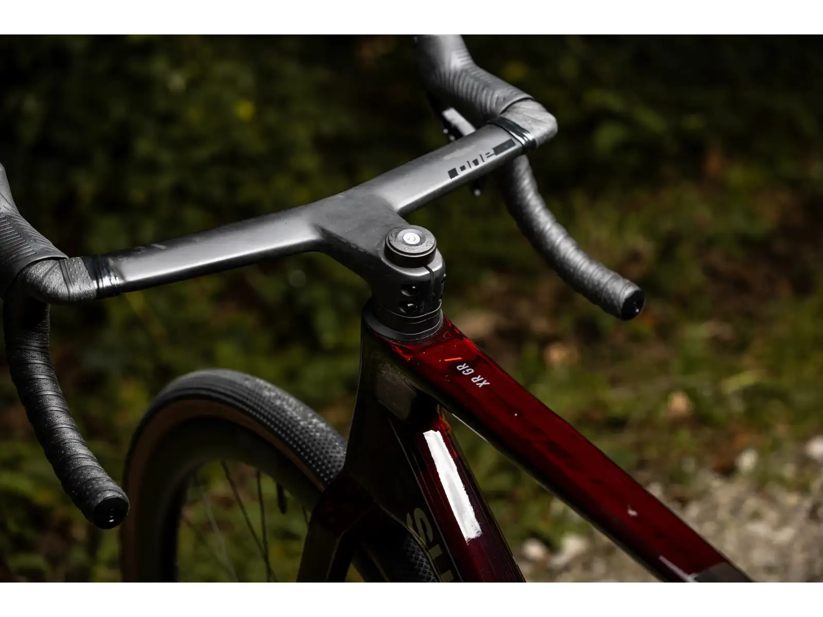 Superior XR 9.9 GR gravel kolo Matte Carbon/Gloss Red