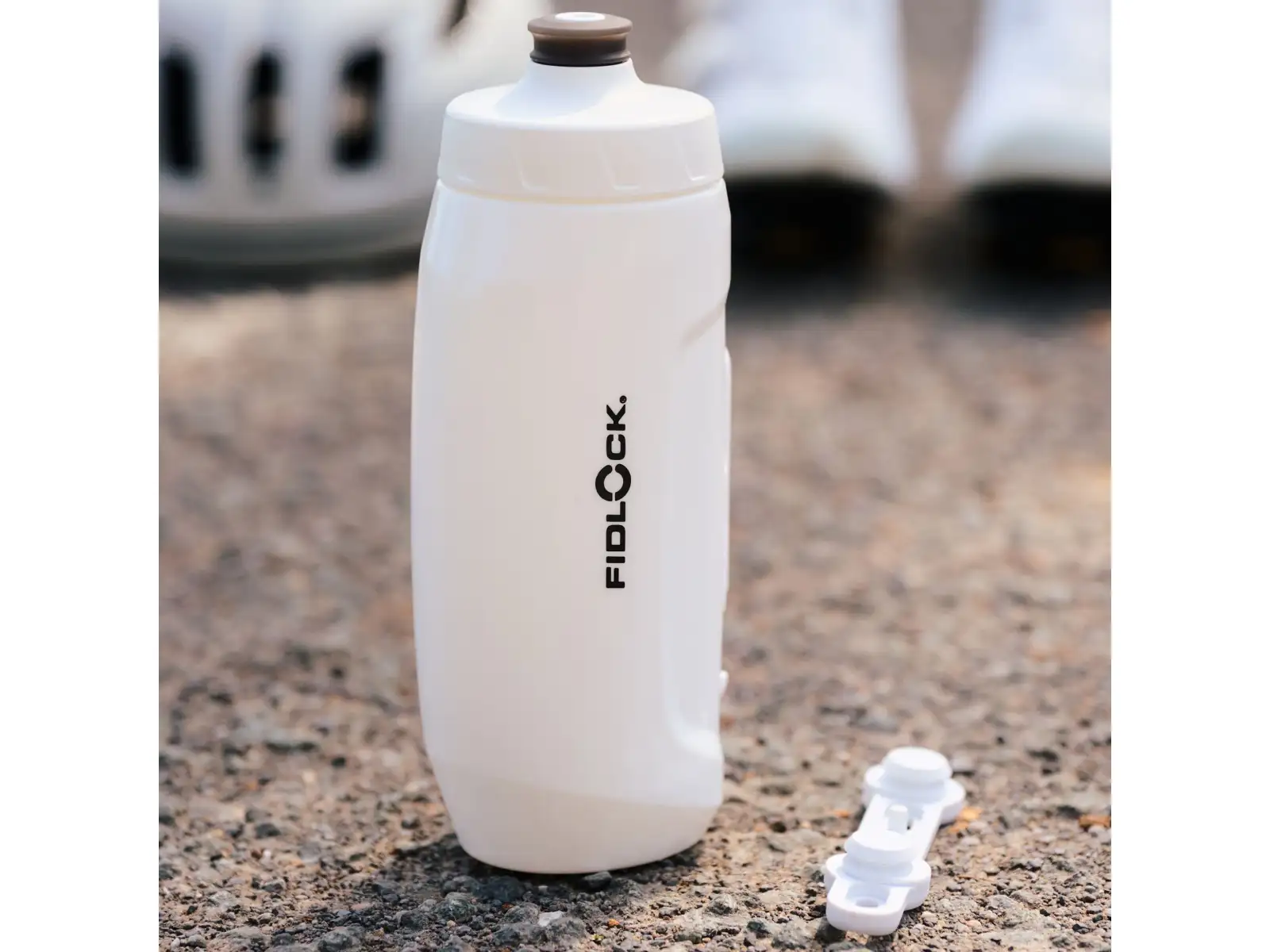 Fidlock Twist set láhev 590 ml + základna na rám Polar White