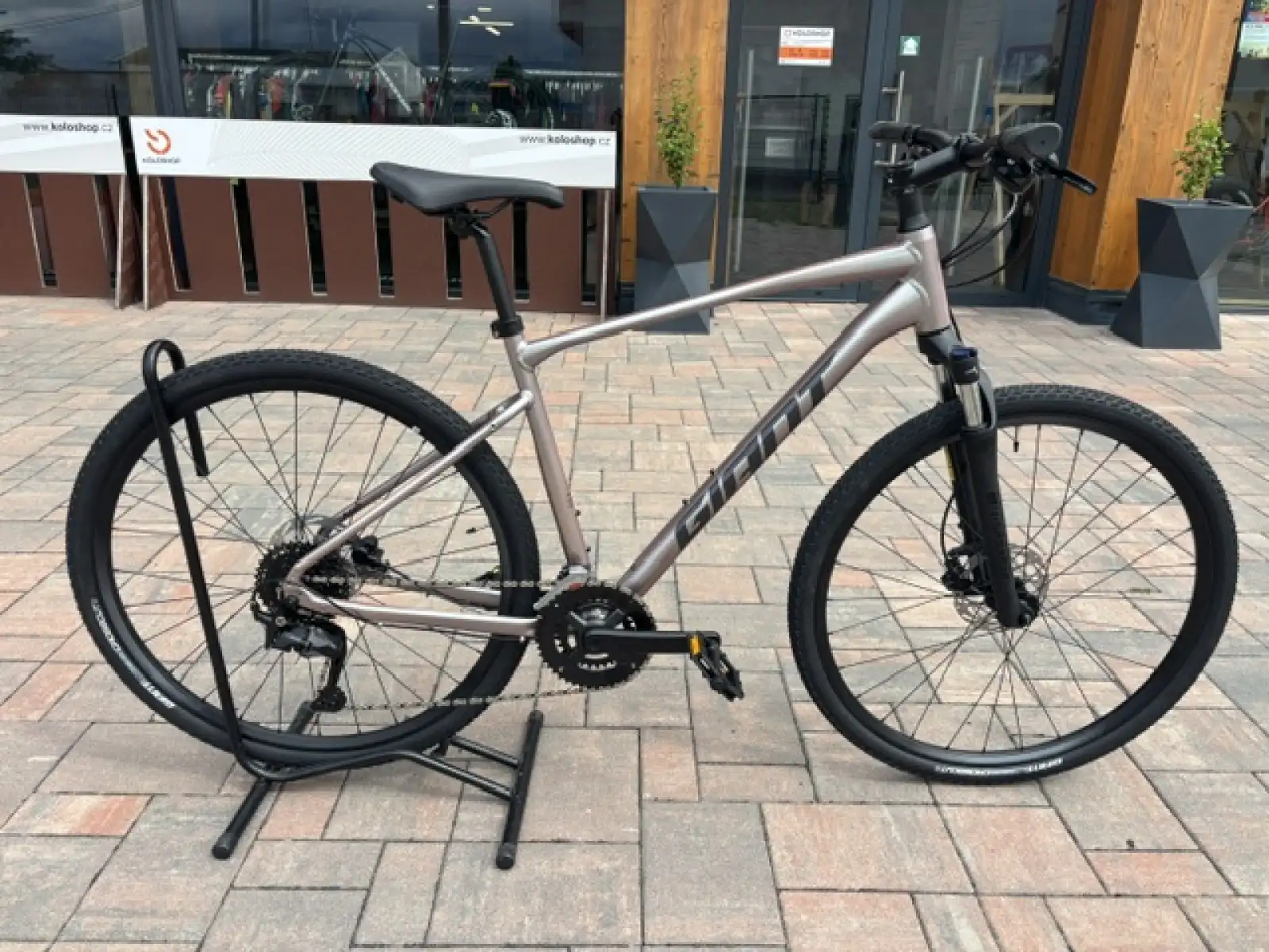 Giant Roam 3 trekingové kolo Shell White VZOREK