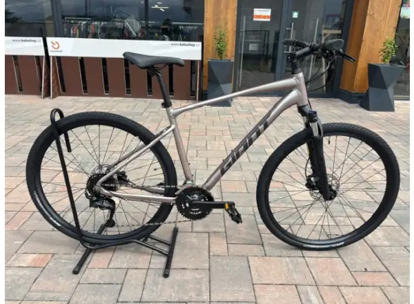 Giant Roam 3 trekingové kolo Shell White VZOREK